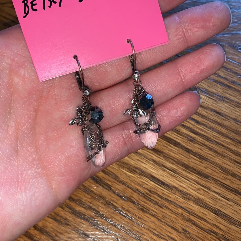 Betsey Johnson Bee Chain Black Crystal Earrings - Picture 2 of 7